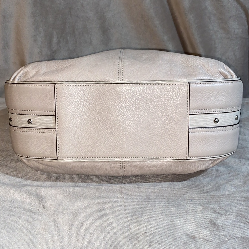 COACH New York F23309 Avery Pebble Grain Leather Large Hobo - Picture 5 of 15